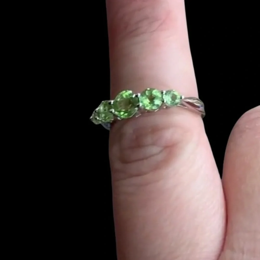 STERLING SILVER PERIDOT RING - Picture 9 of 12
